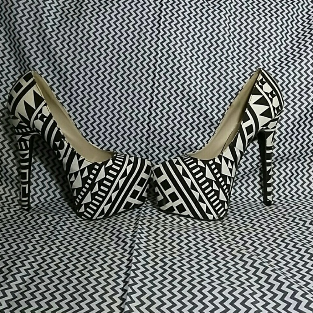 Size 8 - Picture 3 of 4